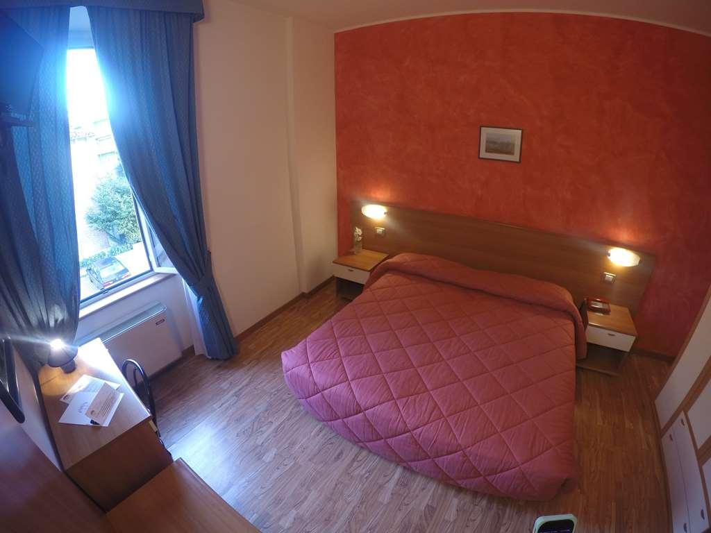 Hotel 2000 Fabriano Habitación foto